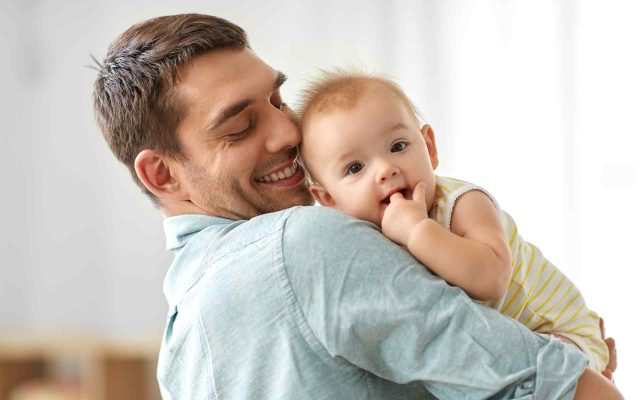 Top tips for dads on bonding with your baby